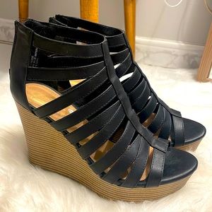 Black wedges